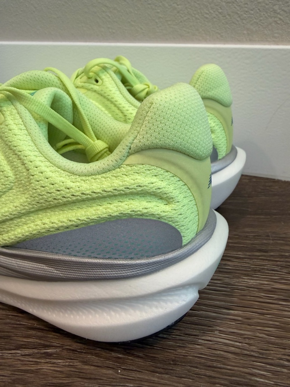 New Balance 1080 v15 Running Shoes - Picture 2 of 8